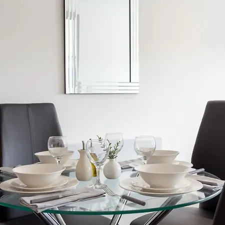 Bright & Modern 1 Bedroom In