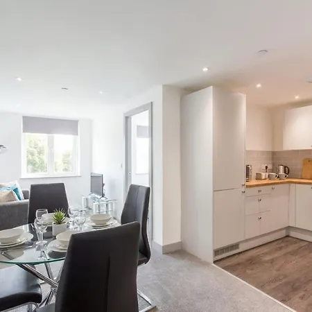 Apartment Bright & Modern 1 Bedroom In *