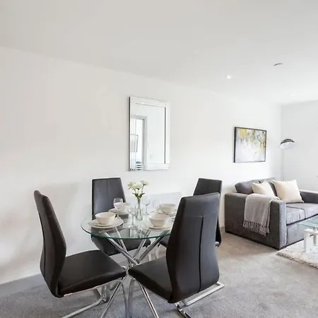 Bright & Modern 1 Bedroom In *